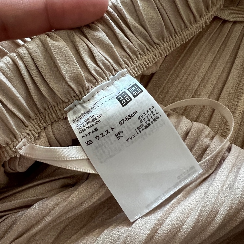 UNIQLO Pleated Knit Set | Top & Pants | Beige | Women’s XS - Picture 2 of 3